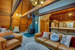 Rhododendron Family Cabin Hot Tub and Deck!